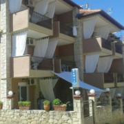 /customerDocs/images/avatars/23780/23780-ΕΝΟΙΚΙΑΖΟΜΕΝΑ ΔΙΑΜΕΡΙΣΜΑΤΑ-SEASIDE APARTMENTS TO LET-WIFI-SEA VIEW-REMVI APARTMENTS-ΑΦΥΤΟΣ-AFYTOS-KASSANDRA-LOGO.jpg